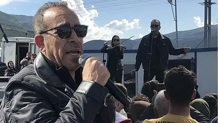Haluk Levent’ten Nurdağı’ndaki depremzedelere konser