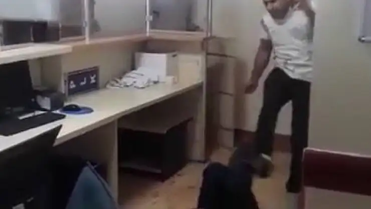 Hastaneyi basıp temizlik görevlisini defalarca bıçakladı
