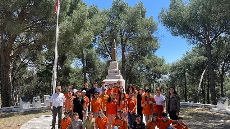 Hatipoğlu Mustafa Erdem Ortaokulu Öğrencilerinden Anlamlı Ziyaret: 'İlkkurşun Anıtı'