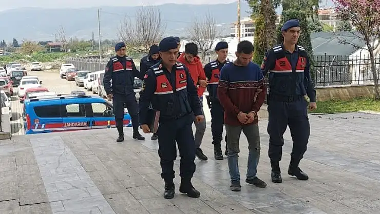 Hırsızlar kıskıvrak yakalandı