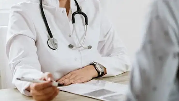 İki genç doktor yaşamlarına son verdi