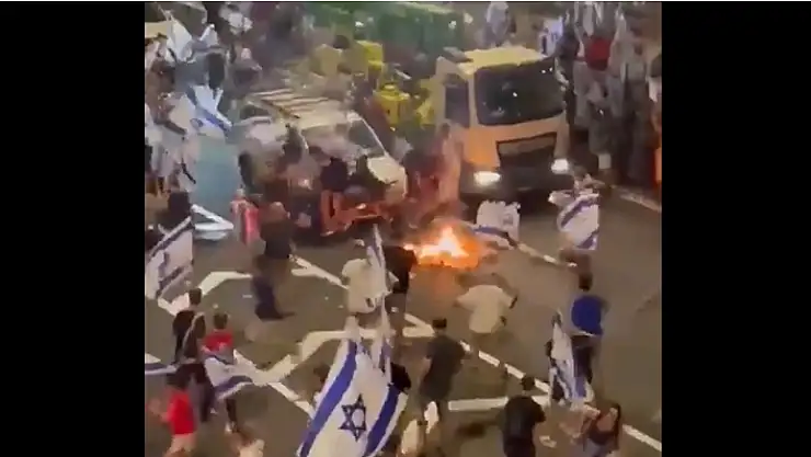 İsrail’de bir araç, Netanyahu protestocularının arasına daldı