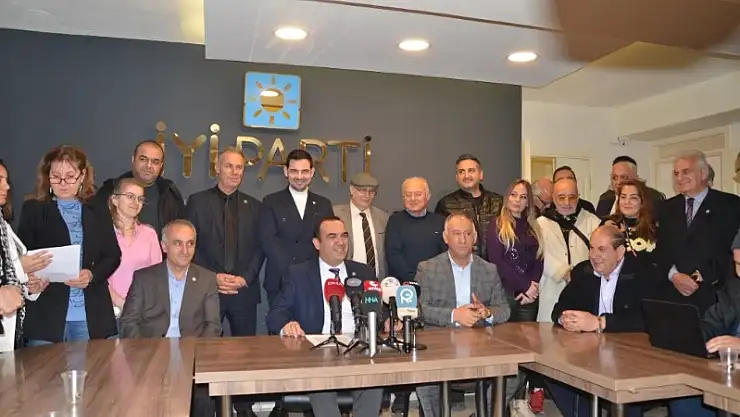İYİ PARTİ İZMİR'DE MEĞERSE NELER OLMUŞ! BEZİRCİLİOĞLU: ÜMİT ÖZLALE'NİN TEŞKİLATI DİZAYN ETME ÇABASI DEMOKRASİDEN UZAKTIR!
