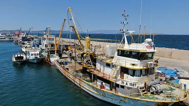 İzmir'de Balıkçılar Av Yasağının Kalkmasını Bekliyor 