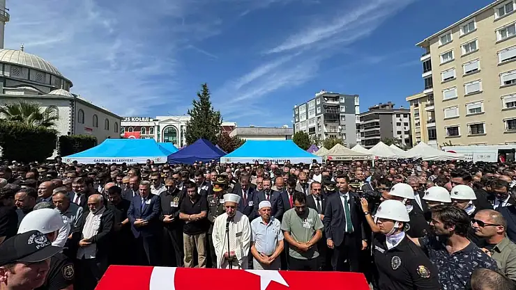 İZMİR'DE ŞEHİT POLİSLER SON YOLCULUĞUNA UĞURLANDI