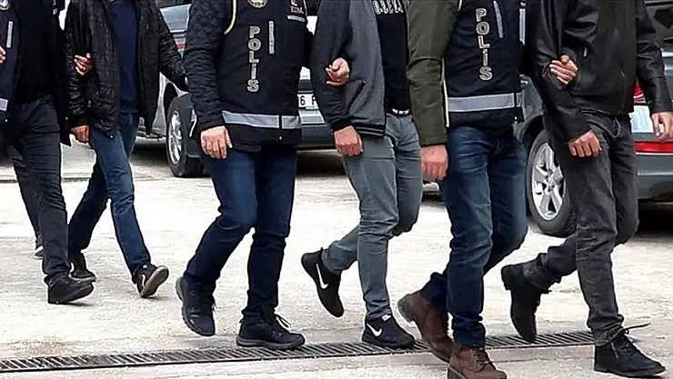 İzmir merkezli FETÖ operasyonunda 19 gözaltı