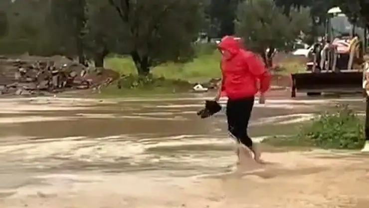 İzmir sağanak yağmura esir oldu