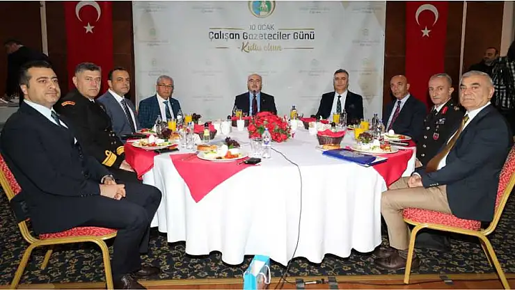 İZMİR VALİSİ KÖŞGER’DEN 10 OCAK ÇALIŞAN GAZETECİLER GÜNÜ MESAJI