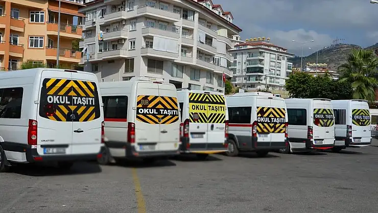 İzmir’de belediye okul servislerini denetledi
