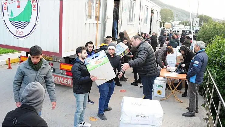 İZMİR’DE BELEDİYELERİN SEFERBERLİĞİ DEVAM EDİYOR