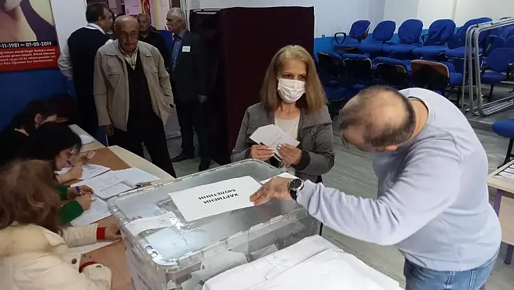 İzmir’de çifte vatandaşlar Bulgaristan seçimleri için sandık başında