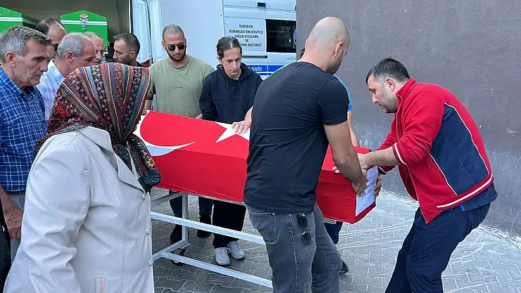 İzmir'de düşen helikopterde can veren pilotun cenazesi Eskişehir'e ulaştı