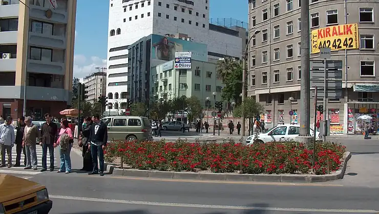 İzmir’de Gazi Bulvarı yenilendi