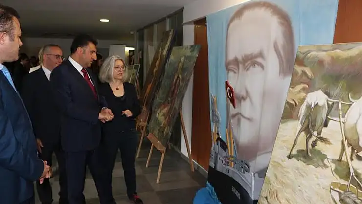 İzmir’de “Gençlik Sergisi” açıldı