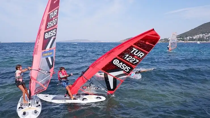 İzmir’de Heyecan Dorukta Yelken Yarışları Başladı!