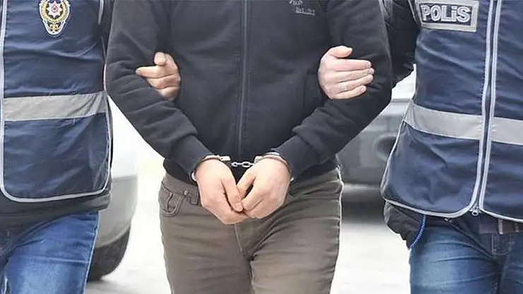 İZMİR’DE OTOMOBİL HIRSIZLIĞI YAPAN 2 KİŞİ TUTUKLANDI