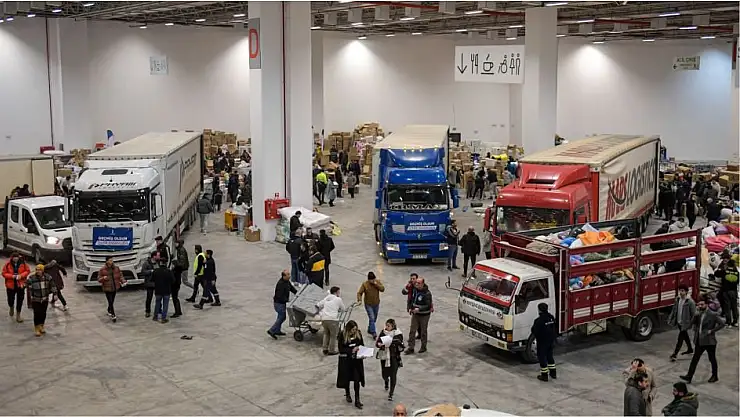 İZMİR'DE UMUT HAREKETİ BÜYÜYOR