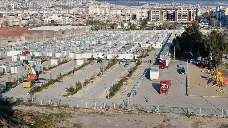 İZMİR'DEKİ KONTEYNERLER DEPREM BÖLGESİNE TAŞINIYOR