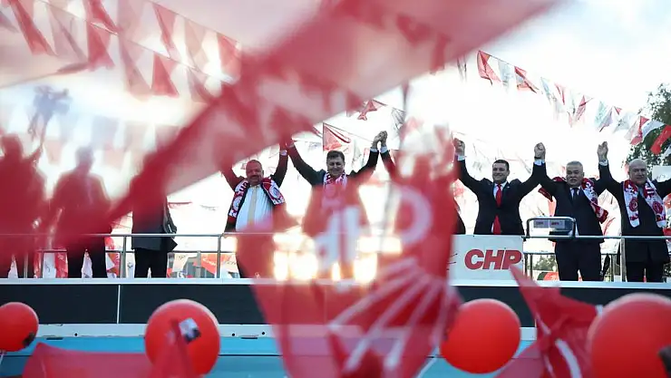 İZMİR’İN 25 İLÇESİNE YENİ BAŞKAN
