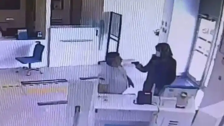 Kadın kılığına giren adam banka soydu