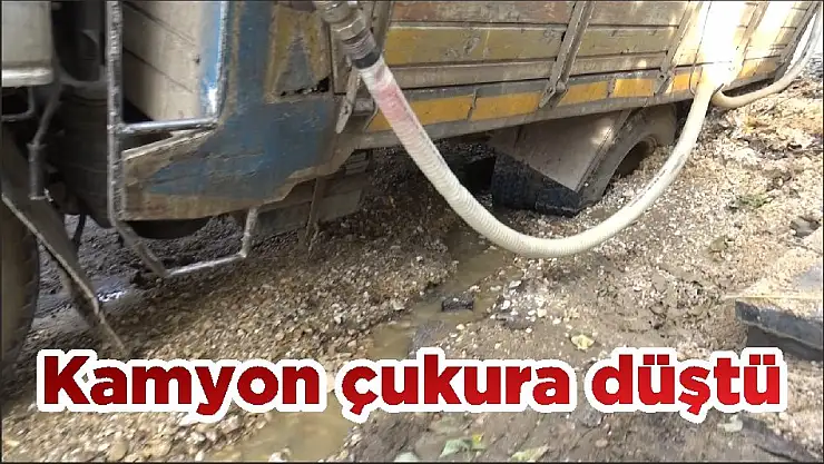 Kamyon çukura düştü