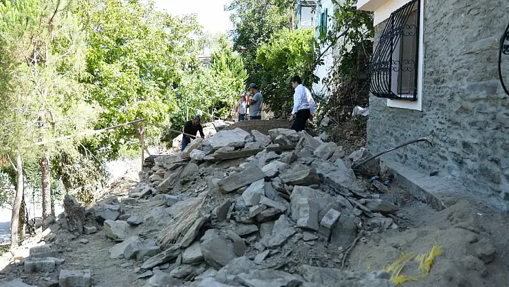 Kaplan'da Şarampol Temizliği ve İstinat Duvarı Yenileme Çalışması Sürüyor