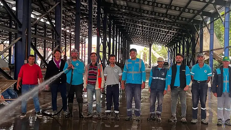 Cem Yazan Kapalı Pazar Yerinde Genel Temizlik Çalışması