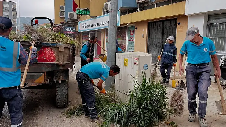 Kiraz Belediyesi'nden Merkez Mahallelere Temizlik Çalışması