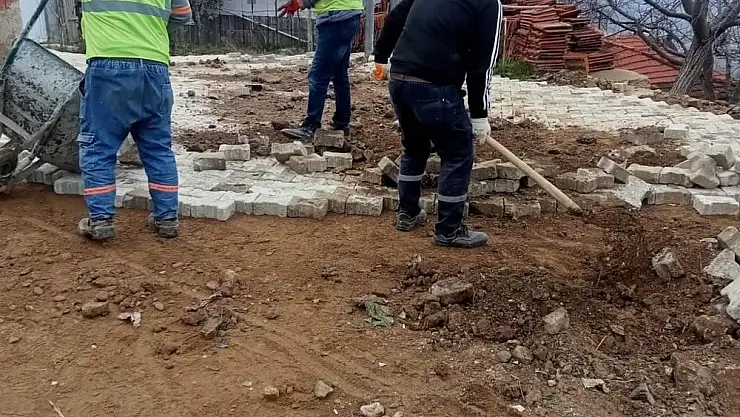 KİRAZ BELEDİYESİ, YOL ONARIM ÇALIŞMALARINA DEVAM EDİYOR