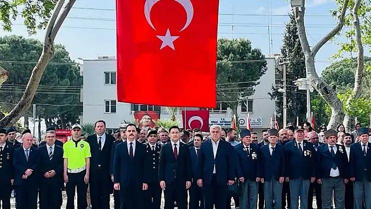 Kiraz'da 23 Nisan Coşkusu: Çelenk Sunma Töreni Gerçekleştirildi