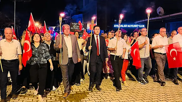 Kiraz'da 30 Ağustos Zafer Bayramı Coşkusu Fener Alayıyla Yaşandı