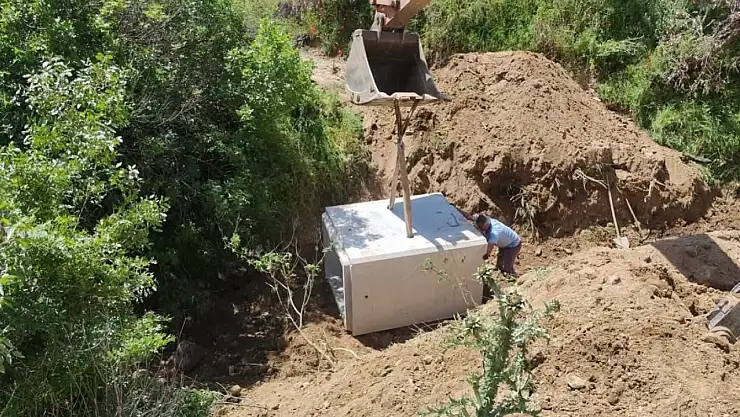 Kiraz'da Altyapı Güçleniyor: Solaklar-Kezbanlar Yoluna Kutu Menfez Yerleştirildi