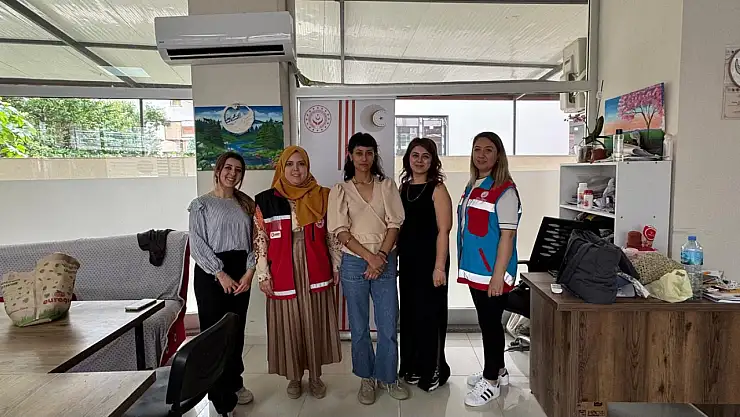 Kiraz'da Anneler ve Çocuklardan Sanatla Bütünleşen Buluşma