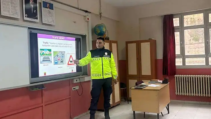Kiraz Jandarmasından Öğrencilere Trafik Eğitimi