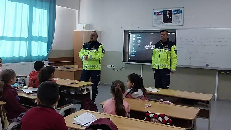 Kiraz Jandarmasından Öğrencilere Trafik Eğitimi