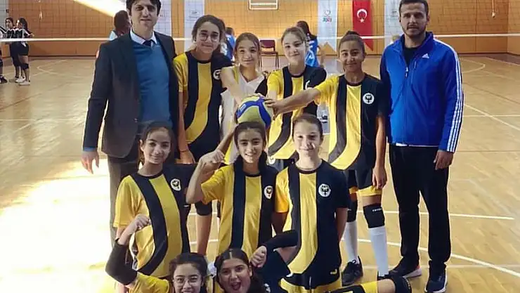 Kız Voleybol turnuvasında okulumuz finale kaldı