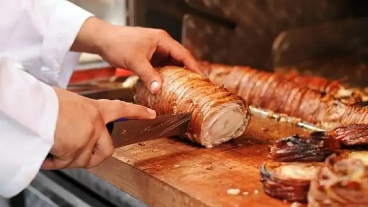 Kokoreç mi, kokoretsi mi?