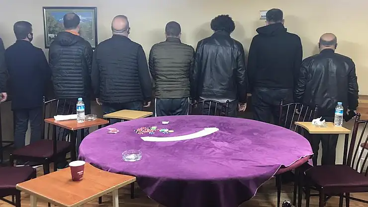 Kumar oynatılan adrese baskın: 16 gözaltı