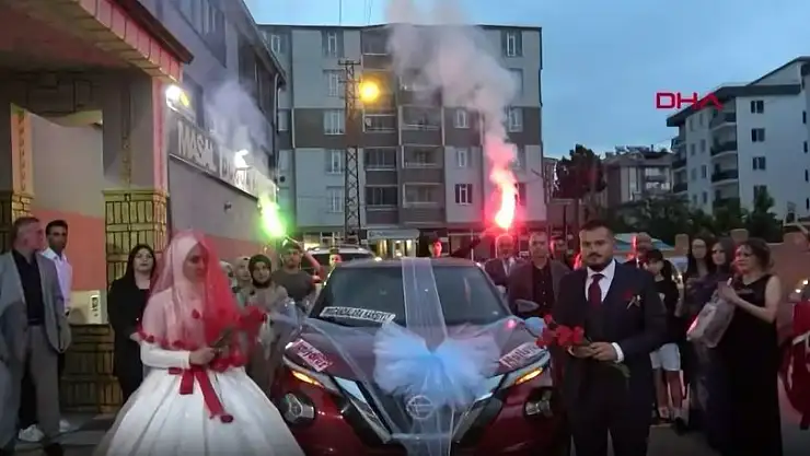 Magandalığa dikkat çekmek için kurşun yerine karanfil attılar