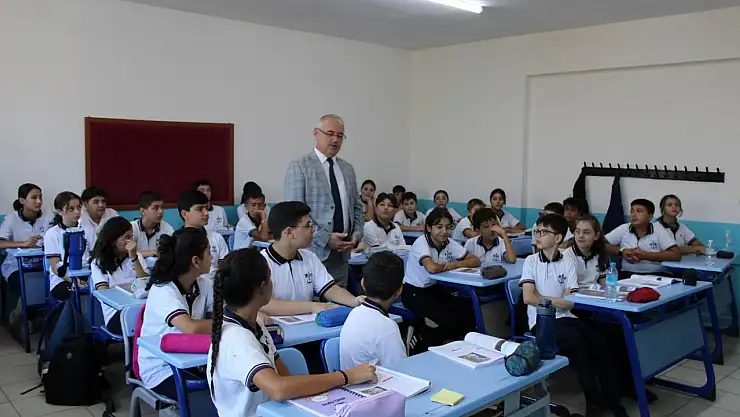 Müdür Desticioğlu'ndan Mustafa Ayşe Yanbastı Ortaokuluna Ziyaret
