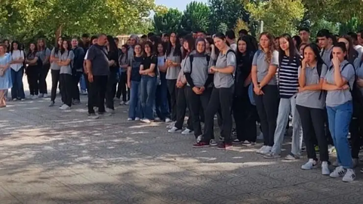 Muzaffer Kula Anadolu Lisesi'nde Yeni Dönem Mezunlarla Başladı