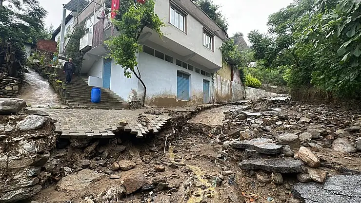 Nazilli’de mahalleyi sel vurdu