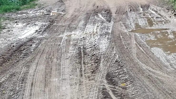 Ödemiş Ahrandı-Avulcuk Yolu Çamur ve Çukura Teslim: Ulaşım Felç!