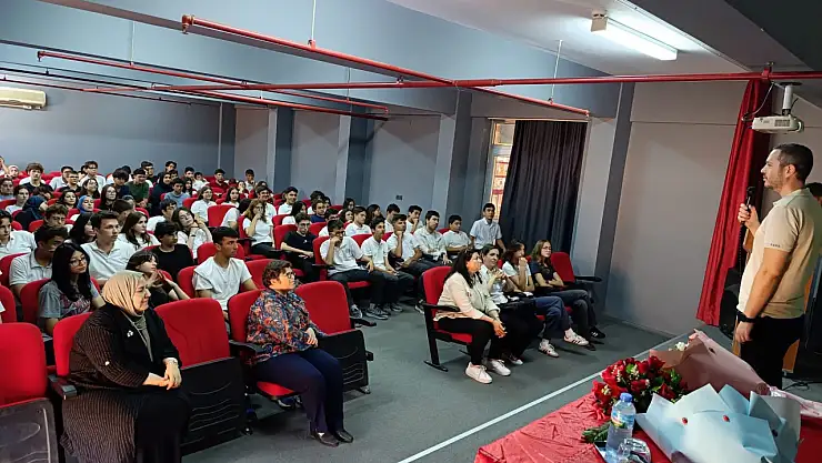 Ödemiş Ayhan Kökmen Fen Lisesi'nde 'Yapay Zeka' Söyleşisi Gerçekleştirildi