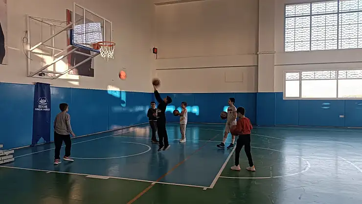 Ödemiş Gençlik Merkezi'nde Basketbol Heyecanı