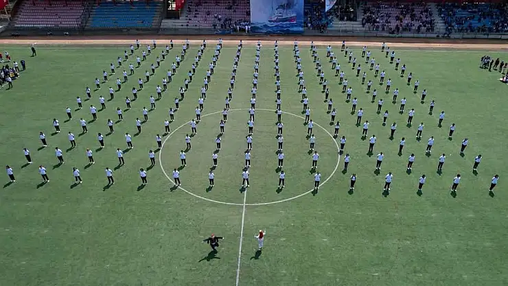Ödemiş'te 19 Mayıs Coşkusu Saraçoğlu Stadı'nı İnletti