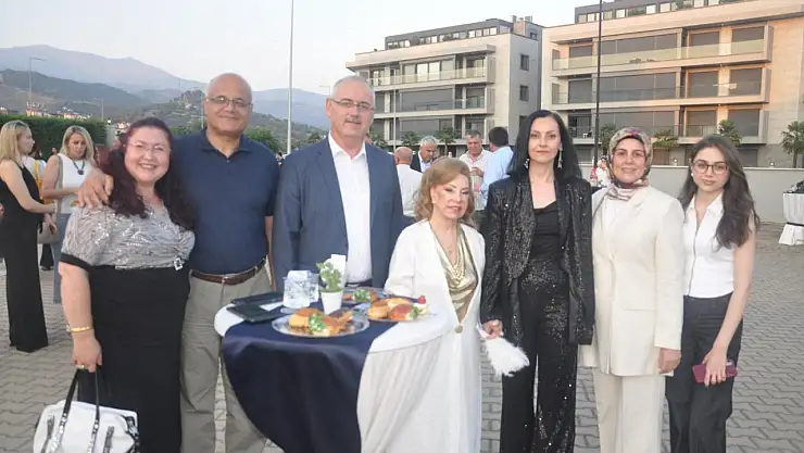 Ödemiş'te 'Bedia Fashion Show' Büyüledi: Bedia Akartürk'e Saygı ve Kültürel Vefa