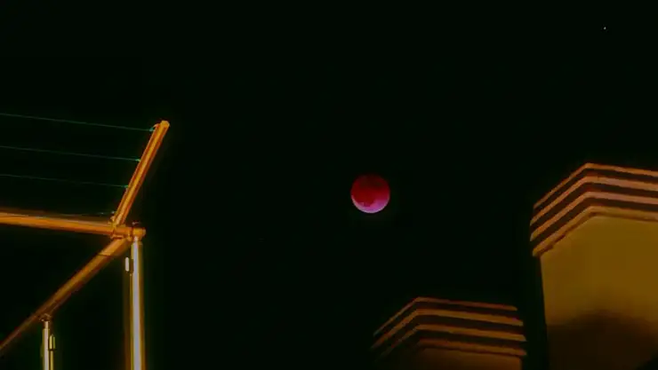 Ödemiş'te Gökyüzü Şöleni: Kanlı Ay Tutulması Heyecan Yarattı