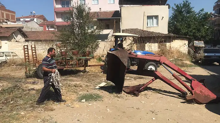 Ödemiş'te Hurda Araç, İş Makinası ve Tarım Aletleri Toplanıyor