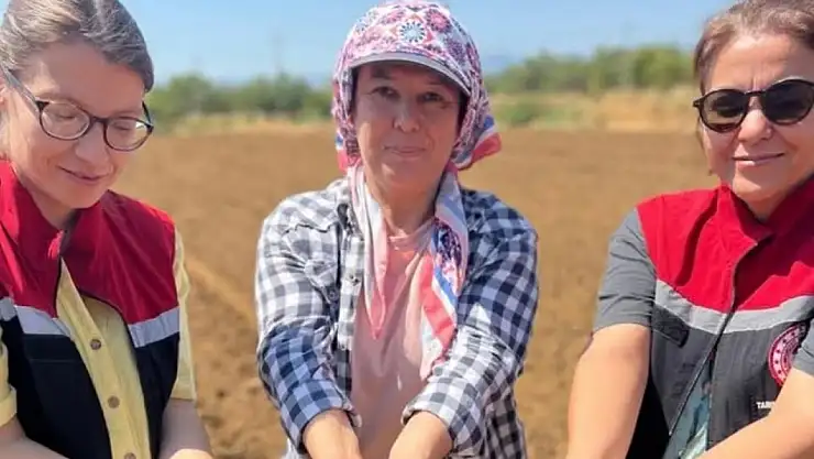 ÖDEMİŞ'TE KADIN ÇİFTÇİLER KARABUĞDAYLA BULUŞTU